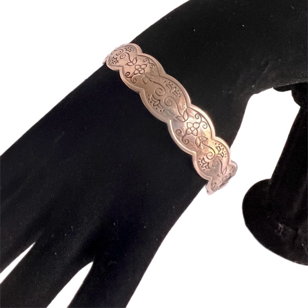 Brighton Bangle Bracelet Silver. Floral pattern.
